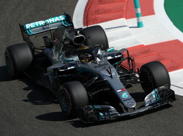 Lewis Hamilton (Mercedes) im Training zum Formel-1-Rennen in Abu Dhabi 2018 mit Startnummer 1