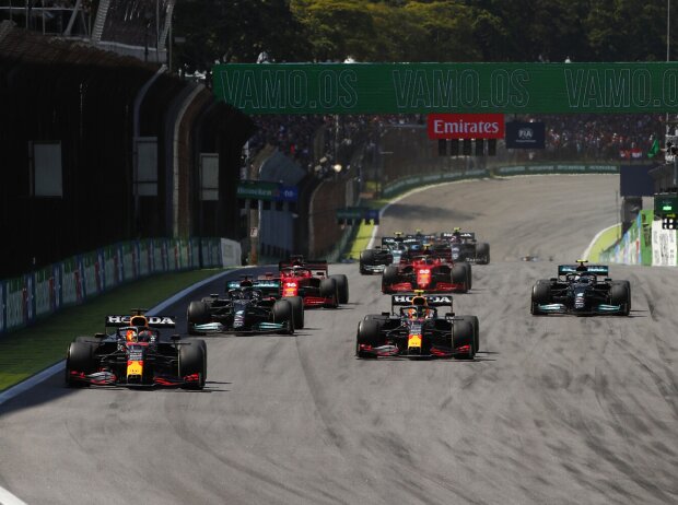 Titel-Bild zur News: Max Verstappen, Sergio Perez, Lewis Hamilton, Valtteri Bottas