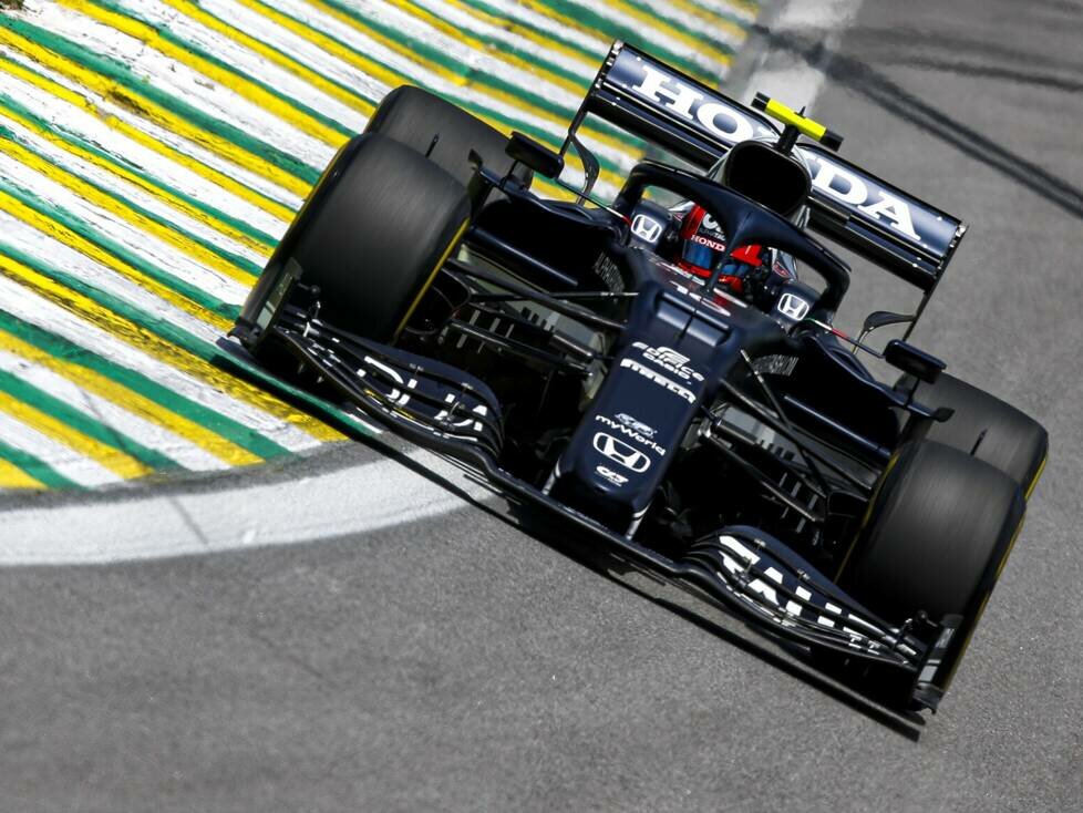 Pierre Gasly im AlphaTauri AT02 auf Medium-Reifen in Brasilien 2021