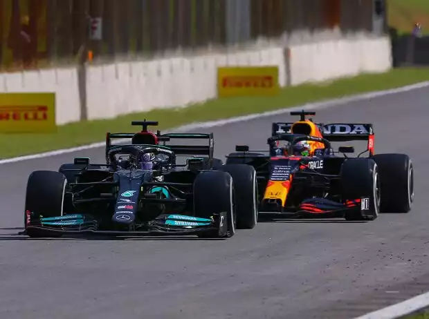 Lewis Hamilton (Mercedes W12) vor Max Verstappen (Red Bull RB16B) beim Formel-1-Rennen in Brasilien 2021 Titel-Bild zur News: Lewis Hamilton (Mercedes W12) vor Max Verstappen (Red Bull RB16B) beim Formel-1-Rennen in Brasilien 2021
