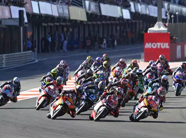 Start der Moto2-Klasse beim Saisonfinale 2021 in Valencia Titel-Bild zur News: Start der Moto2-Klasse beim Saisonfinale 2021 in Valencia