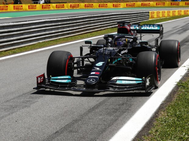 Titel-Bild zur News: Lewis Hamilton im Mercedes W12 in Brasilien