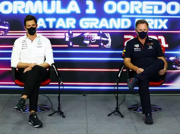 Mercedes-Teamchef Toto Wolff und Red-Bull-Teamchef in der Formel-1-Pressekonferenz in Katar 2021Christian Horner Titel-Bild zur News: Mercedes-Teamchef Toto Wolff und Red-Bull-Teamchef in der Formel-1-Pressekonferenz in Katar 2021Christian Horner