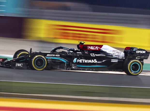 Valtteri Bottas (Mercedes W12) im Formel-1-Rennen von Katar 2021 Valtteri Bottas (Mercedes W12) im Formel-1-Rennen von Katar 2021