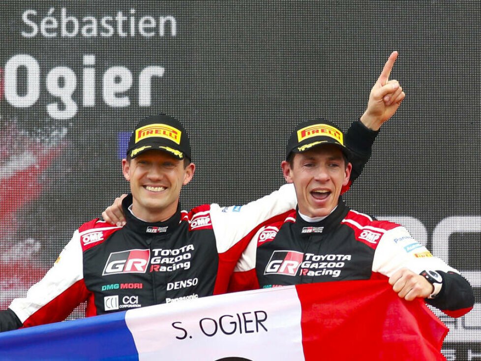 Sebastien Ogier und Julien Ingrassia feiern den WRC-Titelgewinn 2021