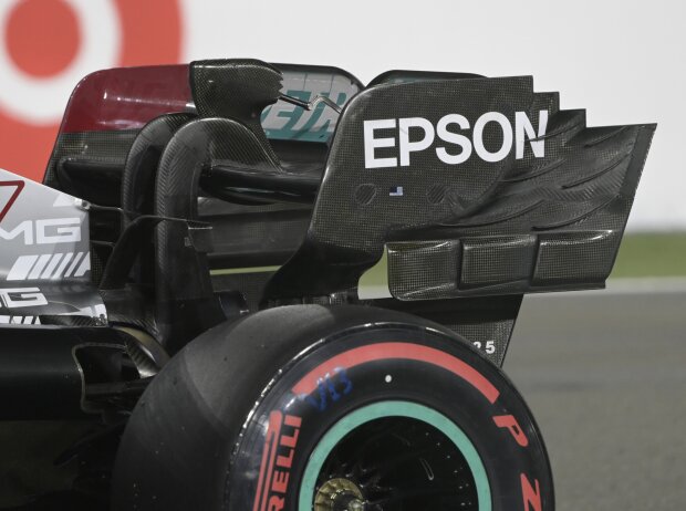 Heckflügel am Mercedes F1 W12 von Valtteri Bottas, Grand Prix von Katar 2021 Heckflügel am Mercedes F1 W12 von Valtteri Bottas, Grand Prix von Katar 2021