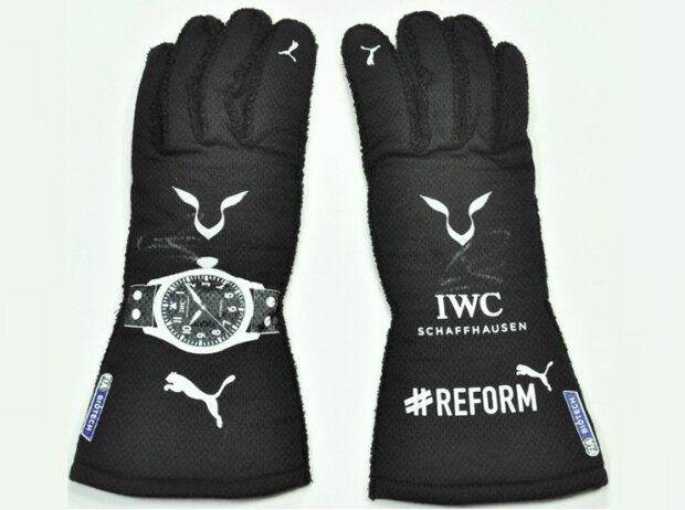 Original Formel 1-Handschuhe von Lewis Hamilton Original Formel 1-Handschuhe von Lewis Hamilton