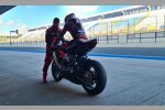 Nicolo Bulega auf der neuen Ducati V2 für die Supersport-WM