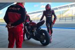 Nicolo Bulega auf der neuen Ducati V2 für die Supersport-WM