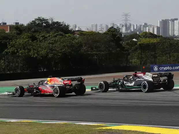 Max Verstappen im Duell mit Lewis Hamilton beim Formel-1-Rennen in Brasilien 2021 Titel-Bild zur News: Max Verstappen im Duell mit Lewis Hamilton beim Formel-1-Rennen in Brasilien 2021