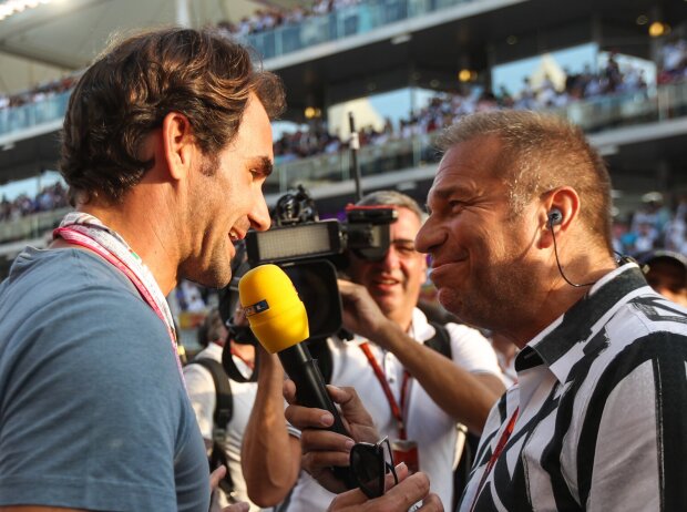 Roger Federer wird beim WM-Finale 2016 in Abu Dhabi von Kai Ebel (RTL) interviewt Roger Federer wird beim WM-Finale 2016 in Abu Dhabi von Kai Ebel (RTL) interviewt