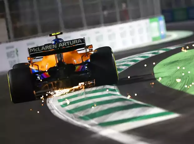 Lando Norris (McLaren MCL35M) im Training zum Formel-1-Rennen in Dschidda 2021 Titel-Bild zur News: Lando Norris (McLaren MCL35M) im Training zum Formel-1-Rennen in Dschidda 2021