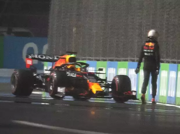 Max Verstappen (Red Bull RB16B) verunfallt im Qualifying zum Formel-1-Rennen in Saudi-Arabien 2021 Titel-Bild zur News: Max Verstappen (Red Bull RB16B) verunfallt im Qualifying zum Formel-1-Rennen in Saudi-Arabien 2021