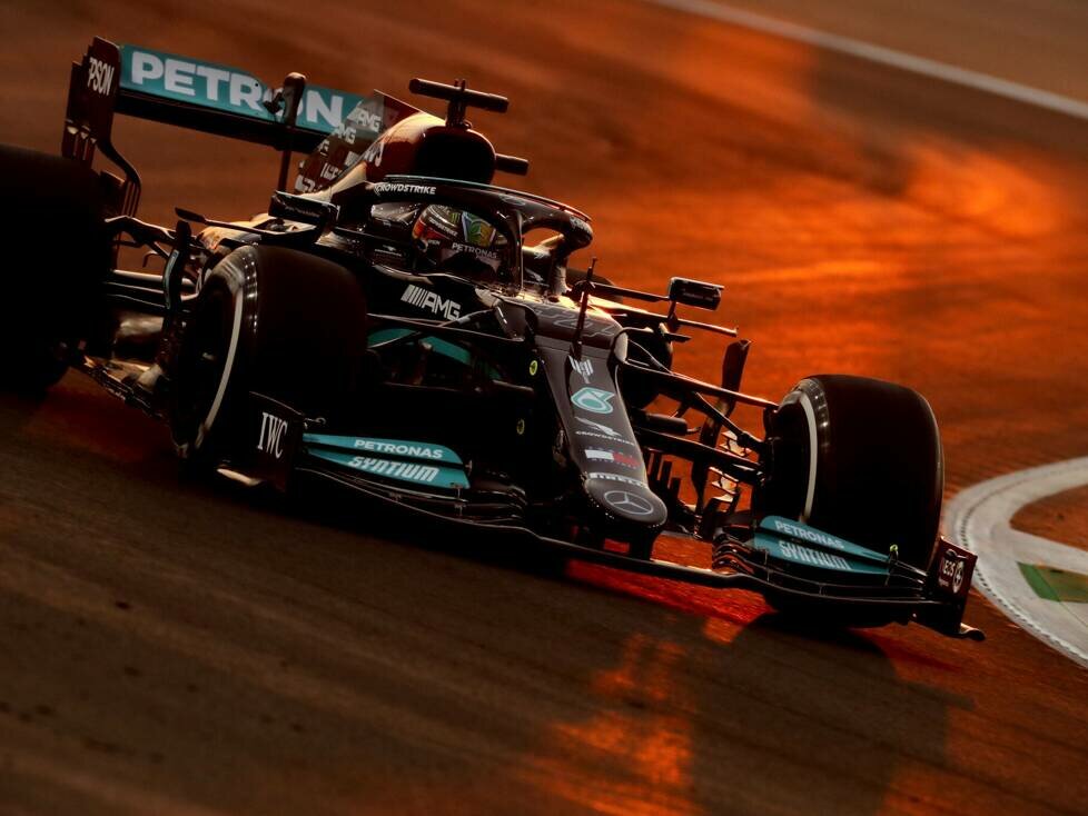 Lewis Hamilton im Mercedes W12 im dritten Freien Training in Dschidda in Saudi-Arabien 2021
