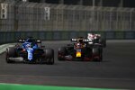 Fernando Alonso (Alpine) und Max Verstappen (Red Bull) 