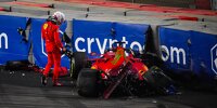 Charles Leclerc und sein zerstörter Ferrari SF21 im Training zum Formel-1-Rennen in Dschidda 2021