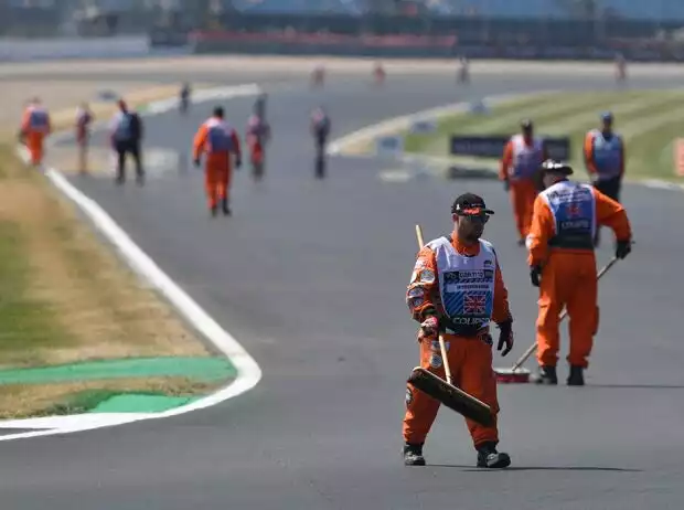 Titel-Bild zur News: Sportwarte bei der Formel 1 2018 in Silverstone