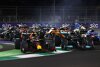 Bild zum Inhalt: F1 Saudi-Arabien: Hamilton gewinnt völlig irres Duell mit Verstappen!
