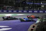 Max Verstappen (Red Bull), Esteban Ocon (Alpine) und Lewis Hamilton (Mercedes) 