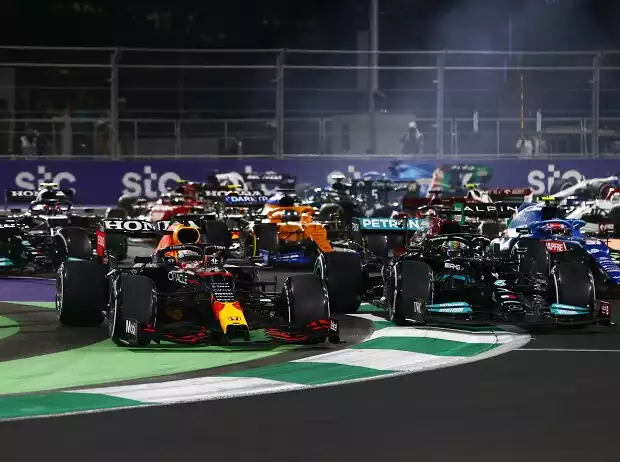 Max Verstappen, Lewis Hamilton Titel-Bild zur News: Max Verstappen, Lewis Hamilton