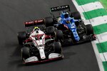 Antonio Giovinazzi (Alfa Romeo) und Fernando Alonso (Alpine) 