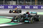 Valtteri Bottas (Mercedes) und Max Verstappen (Red Bull) 