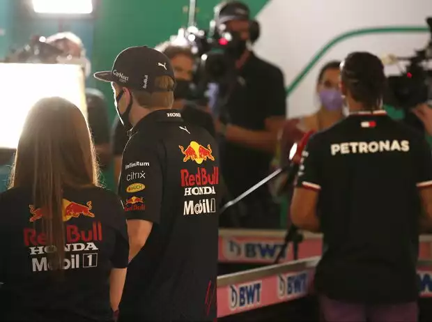 Max Verstappen und Lewis Hamilton geben TV-Interviews vor dem Grand Prix von Abu Dhabi 2021 Titel-Bild zur News: Max Verstappen und Lewis Hamilton geben TV-Interviews vor dem Grand Prix von Abu Dhabi 2021