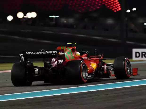 Carlos Sainz (Ferrari SF21) im Training zum Formel-1-Rennen in Abu Dhabi 2021 Titel-Bild zur News: Carlos Sainz (Ferrari SF21) im Training zum Formel-1-Rennen in Abu Dhabi 2021