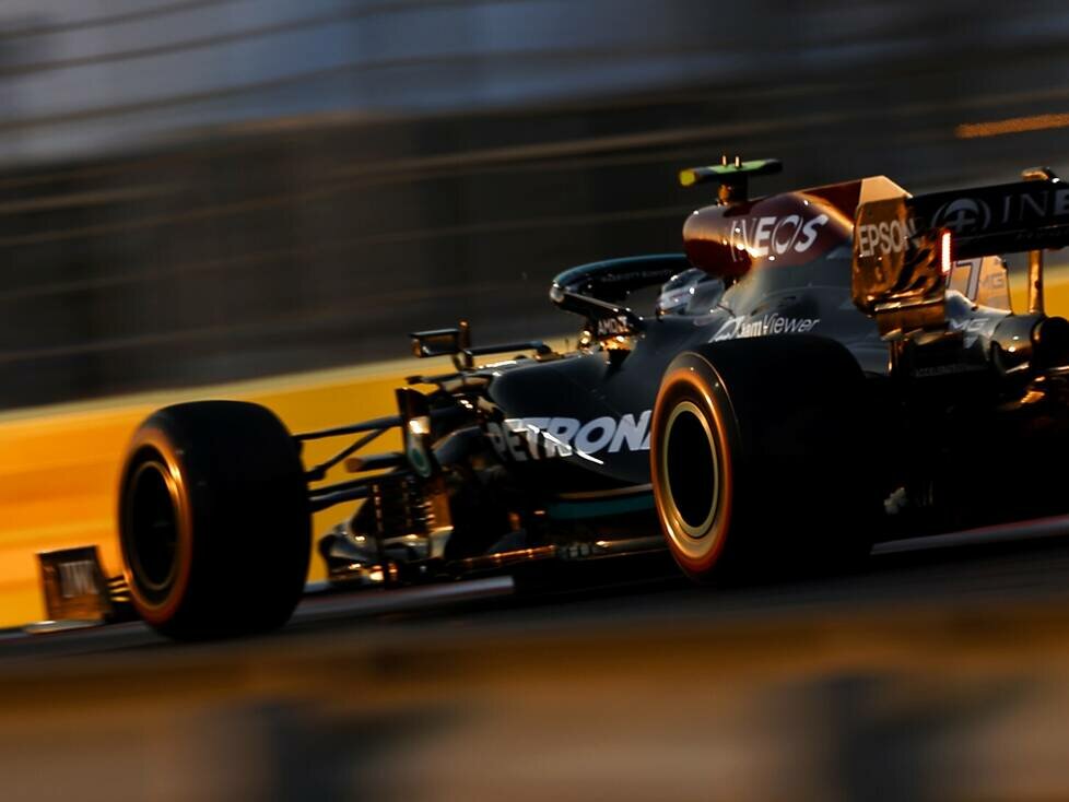 Valtteri Bottas im Mercedes W12 im Qualifying der Formel-1-Saison 2021 in Abu Dhabi