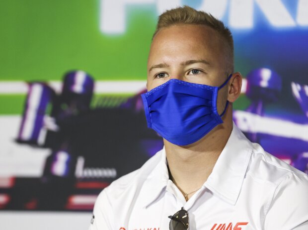Titel-Bild zur News: Nikita Masepin (Haas) in der Pressekonferenz vor dem Formel-1-Rennen in Abu Dhabi 2021
