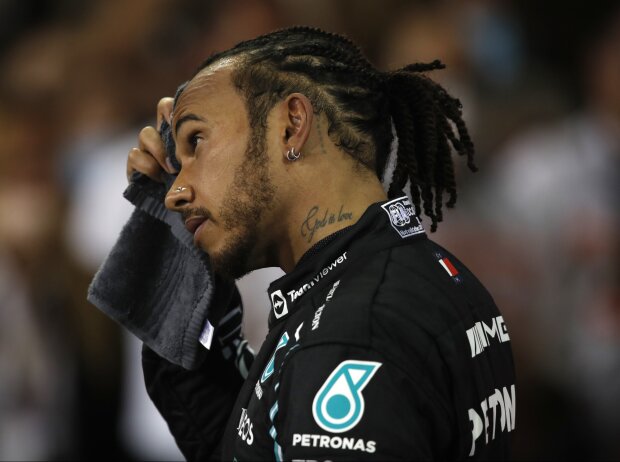 Titel-Bild zur News: Lewis Hamilton (Mercedes) ist nach dem verlorenen WM-Titel in Abu Dhabi 2021 enttäuscht