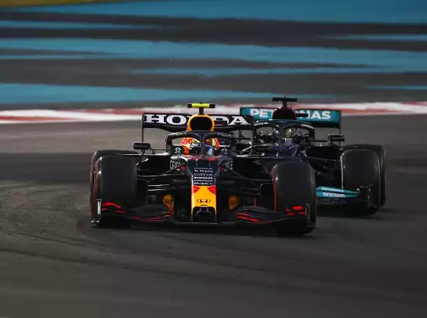 Sergio Perez, Lewis Hamilton Titel-Bild zur News: Sergio Perez, Lewis Hamilton
