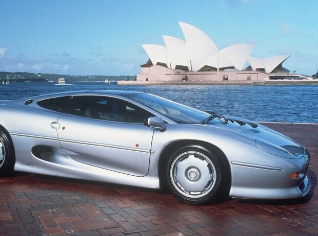 Jaguar XJ220