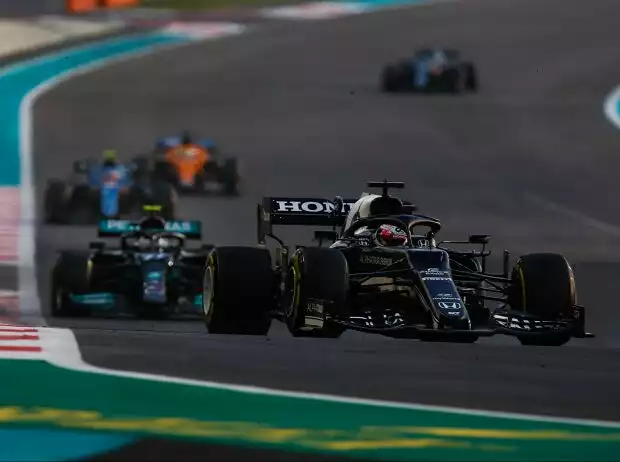 Titel-Bild zur News: Yuki Tsunoda, Valtteri Bottas
