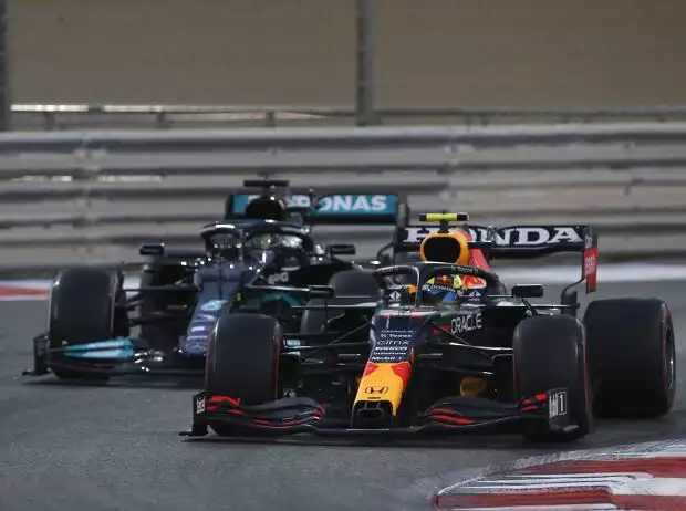 Titel-Bild zur News: Sergio Perez, Lewis Hamilton