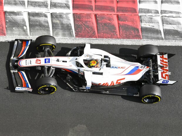 Titel-Bild zur News: Mick Schumacher im Haas VF-21 der Formel-1-Saison 2021 beim Test in Abu Dhabi