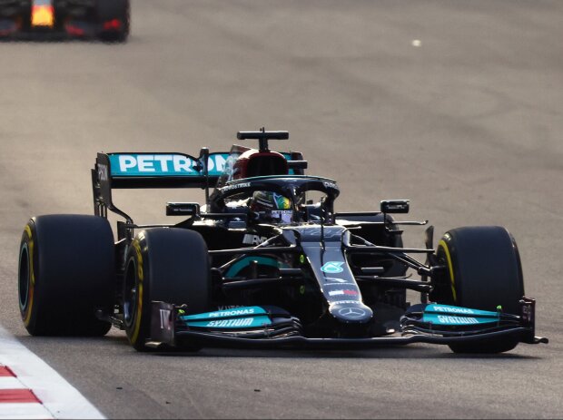Lewis Hamilton (Mercedes W12) beim Formel-1-Rennen in Abu Dhabi 2021