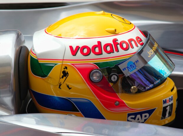 Titel-Bild zur News: Der Helm von Lewis Hamilton aus seiner ersten Formel-1-Saison 2007