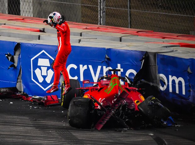 Titel-Bild zur News: Charles Leclerc (Ferrari SF21) verunfallt im Training zum Formel-1-Rennen in Saudi-Arabien 2021