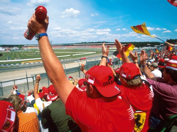 Formel-1-Fans von Michael Schumacher 1998 in Hockenheim