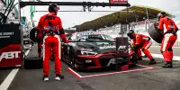 Mike Rockenfeller beim Boxenstopp seines Abt-Teams in der DTM