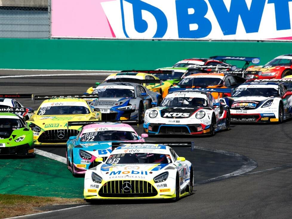 Startphase beim ADAC GT Masters 2021 auf dem Lausitzring