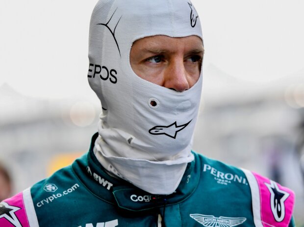 Titel-Bild zur News: Sebastian Vettel (Aston Martin) vor dem Formel-1-Rennen in Abu Dhabi 2021