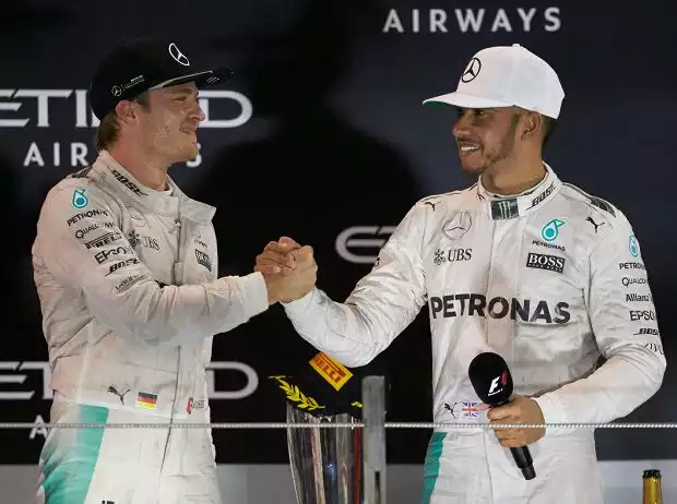 Nico Rosberg und Lewis Hamilton (Mercedes) nach dem Formel-1-Saisonfinale 2016 in Abu Dhabi Titel-Bild zur News: Nico Rosberg und Lewis Hamilton (Mercedes) nach dem Formel-1-Saisonfinale 2016 in Abu Dhabi