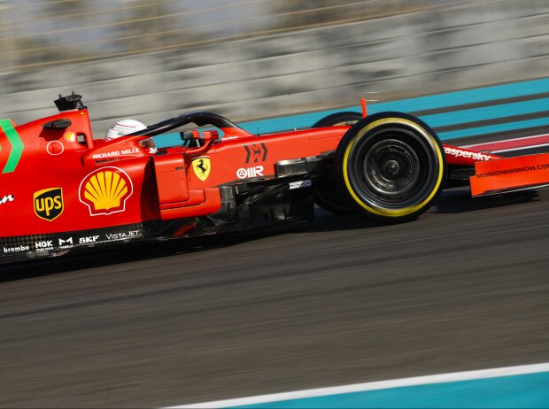 Charles Leclerc (Ferrari SF21) bei den Formel-1-Testfahrten in Abu Dhabi 2021