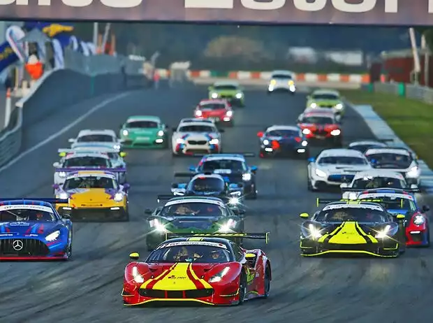 Start zum Rennen der GT Winter Series 2022 in Estoril Titel-Bild zur News: Start zum Rennen der GT Winter Series 2022 in Estoril
