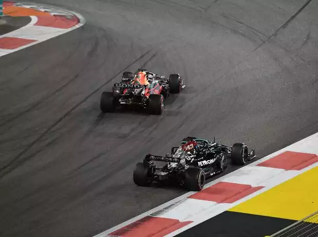 Max Verstappen, Lewis Hamilton Titel-Bild zur News: Max Verstappen, Lewis Hamilton