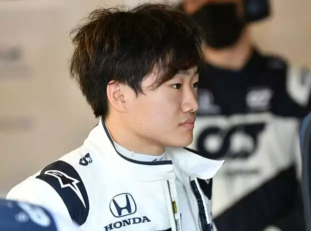 Yuki Tsunoda im Rennanzug von AlphaTauri Titel-Bild zur News: Yuki Tsunoda im Rennanzug von AlphaTauri