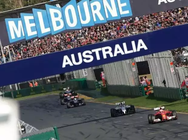 Formel-1-Autos auf der Zielgerade des Albert Park Circuits in Melbourne Titel-Bild zur News: Formel-1-Autos auf der Zielgerade des Albert Park Circuits in Melbourne