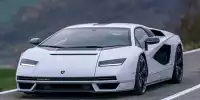 Bild zum Inhalt: Lamborghini Countach LP 800-4 im realen Straßenverkehr